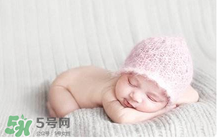 早產(chǎn)兒的發(fā)育和正常嬰兒一樣嗎？早產(chǎn)兒發(fā)育會(huì)遲緩嗎？