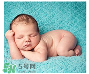 早產(chǎn)兒奶粉吃到什么時(shí)候？早產(chǎn)兒奶粉吃多久？