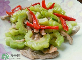 苦瓜炒肉怎么炒不苦？苦瓜炒肉怎么做才不苦？