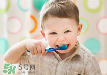 寶寶長(zhǎng)牙會(huì)拉肚子嗎？寶寶長(zhǎng)牙會(huì)發(fā)燒嗎？