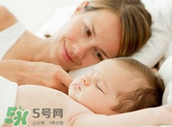 寶寶睡覺突然大哭是什么原因？寶寶睡覺大哭正常嗎？