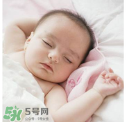 寶寶睡覺突然大哭是什么原因？寶寶睡覺大哭正常嗎？