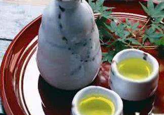 竹葉青酒不能和什么一起吃？喝竹葉青酒要注意什么？
