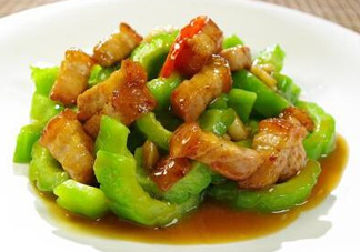 苦瓜炒肉怎么炒不苦？苦瓜炒肉怎么做才不苦？