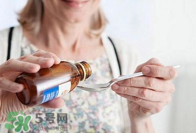 感冒藥和消炎藥能一起吃嗎？感冒藥吃多了會怎樣
