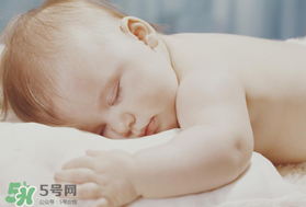 寶寶需要枕頭嗎？寶寶多大可以用枕頭？