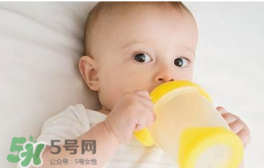 母乳寶寶要比喂奶粉的寶寶體質好嗎 母乳比奶粉營養(yǎng)嗎？