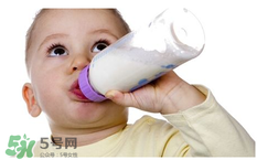 母乳寶寶要比喂奶粉的寶寶體質好嗎 母乳比奶粉營養(yǎng)嗎？