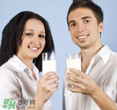 脫脂奶粉什么時(shí)候喝最好？脫脂奶粉什么時(shí)候喝？