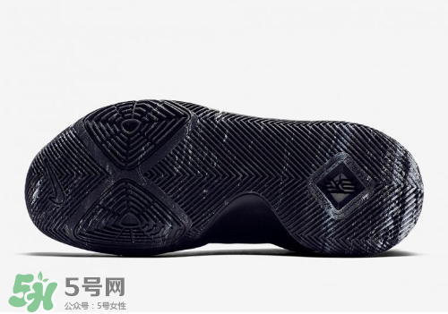 nike kyrie 3 triple black多少錢？耐克歐文3代純黑配色專柜價(jià)格
