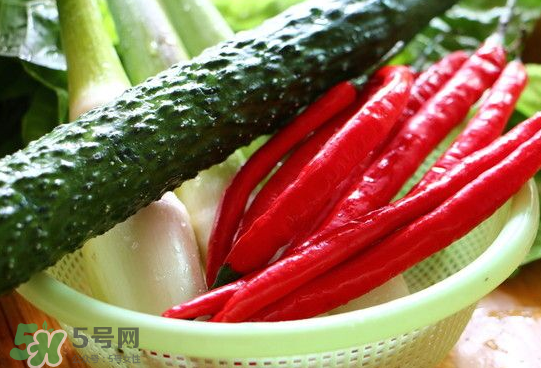 辣椒和黃瓜能一起吃嗎？黃瓜和辣椒一起吃好嗎？