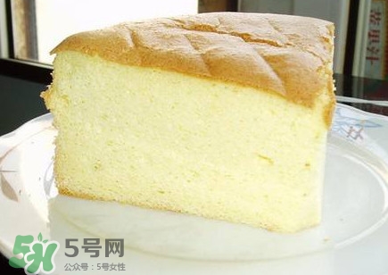 戚風(fēng)蛋糕怎么做才松軟？戚風(fēng)蛋糕怎么切開