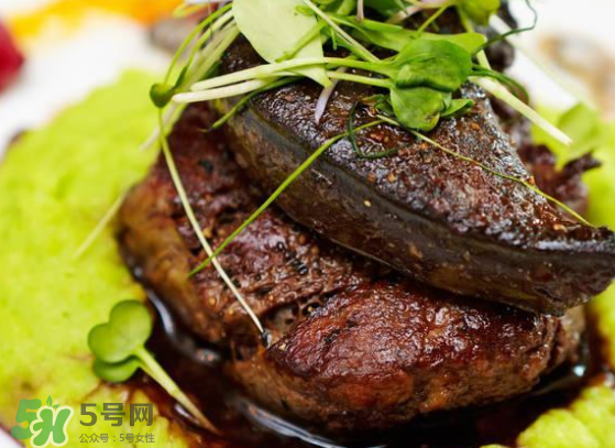 藍(lán)莓和牛肉能一起吃嗎？藍(lán)莓和牛肉會(huì)過敏嗎？