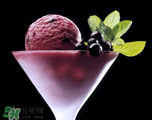 藍(lán)莓和螃蟹能一起吃嗎？吃藍(lán)莓和螃蟹會(huì)中毒嗎？