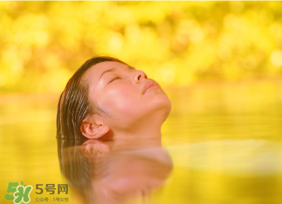 夏天可以泡溫泉嗎？冬天泡溫泉好還是夏天泡溫泉好？