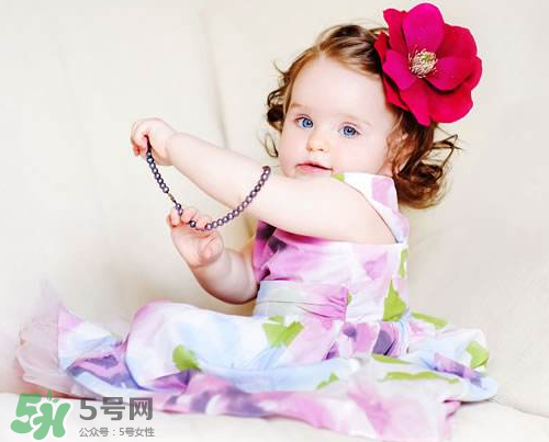 什么時(shí)候給寶寶剪指甲？寶寶多大可以剪指甲？