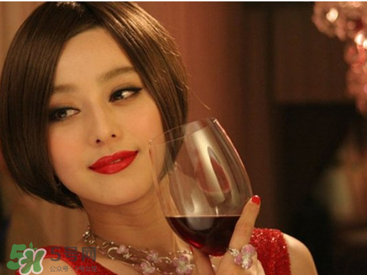 藍(lán)莓酒和葡萄酒哪個好？藍(lán)莓酒好還是葡萄酒好？
