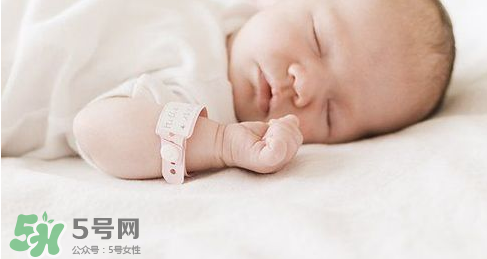 新生兒能用母乳洗臉嗎？新生兒能用母乳擦臉嗎？