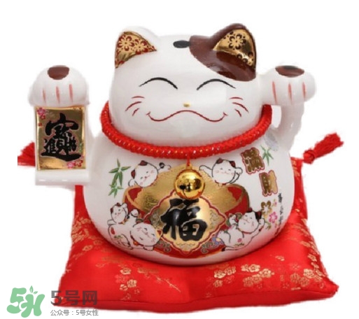 招財貓有什么講究？招財貓左手招什么右手招什么？