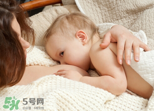 母乳喂養(yǎng)會胸下垂嗎？母乳喂養(yǎng)胸部下垂怎么辦？