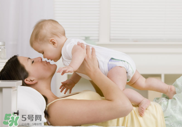 寶寶發(fā)燒可以擦清涼油嗎？寶寶發(fā)燒擦清涼油有副作用嗎？