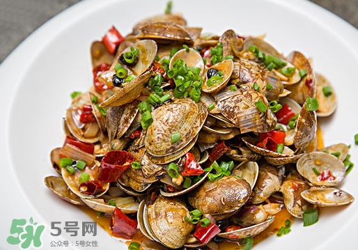 花甲泡了一夜還能吃嗎？花甲泡了一夜吃了會怎樣