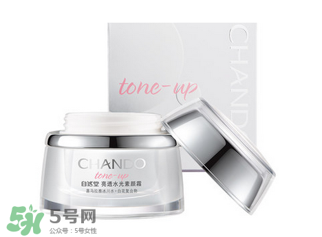 自然堂粉紅素顏霜和水光素顏霜有什么區(qū)別？哪款好用？