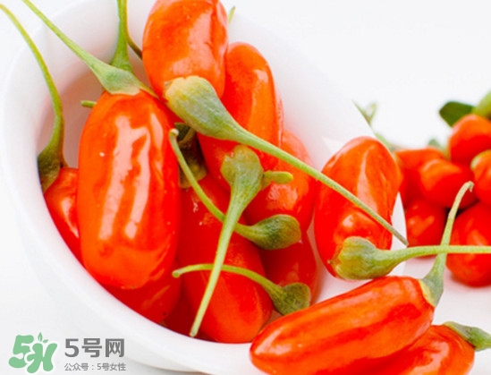 枸杞鮮果能吃嗎？鮮枸杞好還是干枸杞好