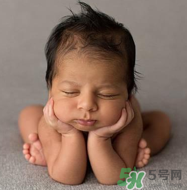 新生兒臍帶發(fā)炎可以用菜油擦嗎？臍帶能不能用菜油擦？