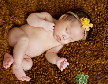 新生兒吃母乳一次吃多久？新生兒吃母乳一次十分鐘正常嗎？
