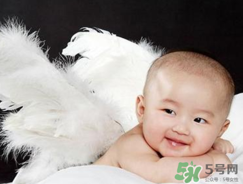 新生兒吃母乳拉稀是怎么回事？新生兒吃母乳拉稀怎么辦？