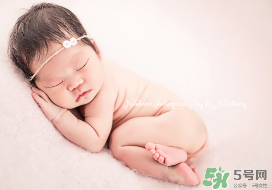 新生兒吃母乳一天拉幾次正常？新生兒吃母乳的排便規(guī)律