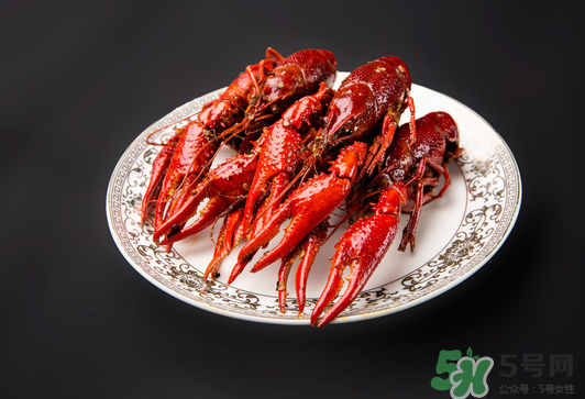 做麻辣小龍蝦放什么調(diào)料？麻辣小龍蝦可以放什么菜？