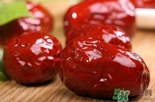 黑枸杞可以和紅棗一起泡嗎？紅棗能和黑枸杞一起吃嗎