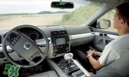 李彥宏坐無人駕駛汽車上五環(huán) 無人駕駛汽車什么時(shí)候上市？