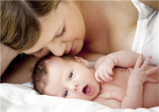 新生兒吃母乳拉稀是怎么回事？新生兒吃母乳拉稀怎么辦？