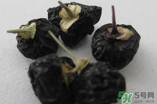 黑枸杞和玫瑰花可以一起泡水喝嗎？玫瑰花黑枸杞泡著喝有什么功效