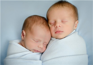 新生兒吃母乳需要喝水嗎？新生兒需不需要要喝水？