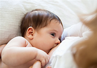 新生兒吃母乳一次吃多久？新生兒吃母乳一次十分鐘正常嗎？