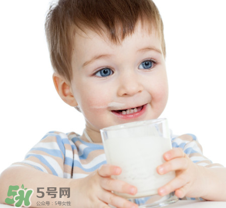 兒童能喝老年人奶粉嗎？老年人奶粉小孩能不能喝？