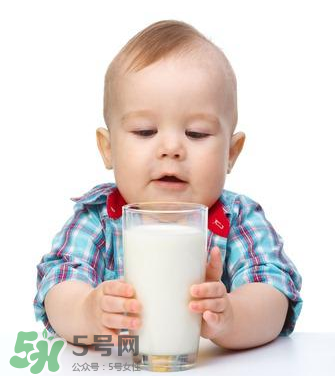 兒童能喝老年人奶粉嗎？老年人奶粉小孩能不能喝？