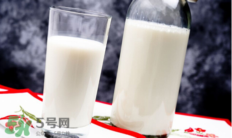 嬰兒奶粉老人能喝嗎？老人能不能喝嬰兒奶粉？