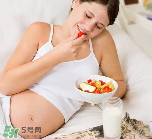孕婦吃甜食寶寶會(huì)頭大嗎？孕期吃甜食寶寶會(huì)頭變大嗎？