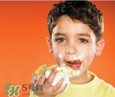寶寶愛吃甜食智力會下降嗎？兒童愛吃糖會影響智力嗎？