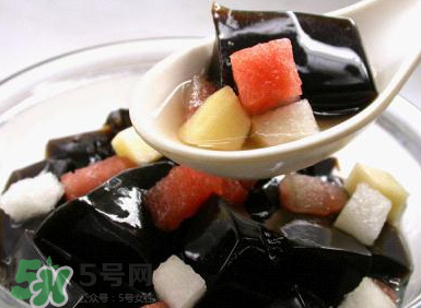 龜苓膏是烏龜做的嗎？龜苓膏是什么做的？
