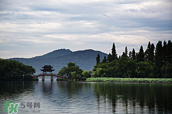 8月份去杭州穿什么？八月份去杭州穿什么衣服