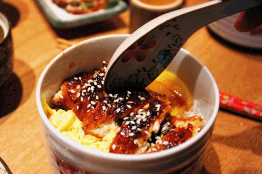鰻魚飯好吃嗎？鰻魚飯有刺嗎？