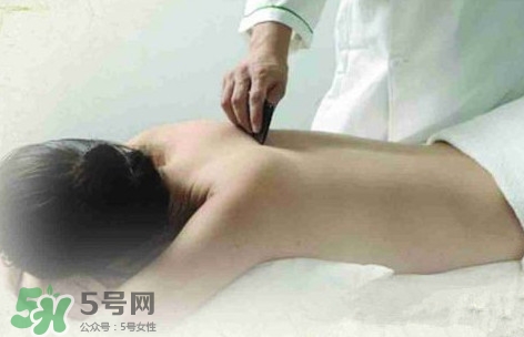 刮痧痛嗎？刮痧疼還是拔罐疼