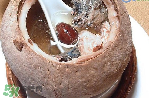 椰子雞里面的耶肉能吃嗎？椰子雞湯底怎麼做