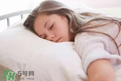 晚上睡覺(jué)趴著睡好嗎？晚上趴著睡覺(jué)有什么壞處